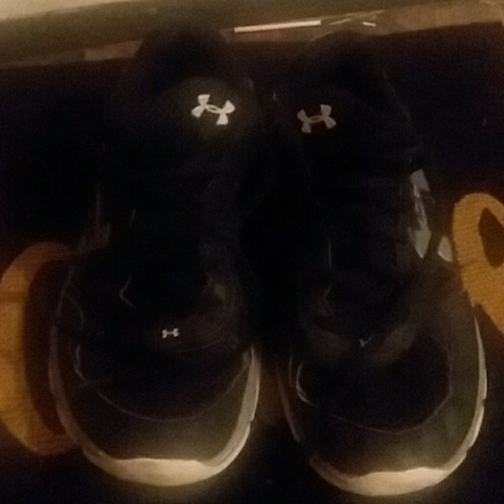 Boys shoes